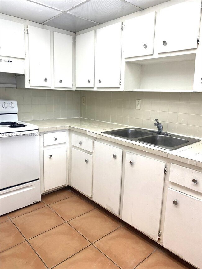 10000 NW 80th Ct Unit 2537, Miami Lakes, FL 33016 Condo for Rent in