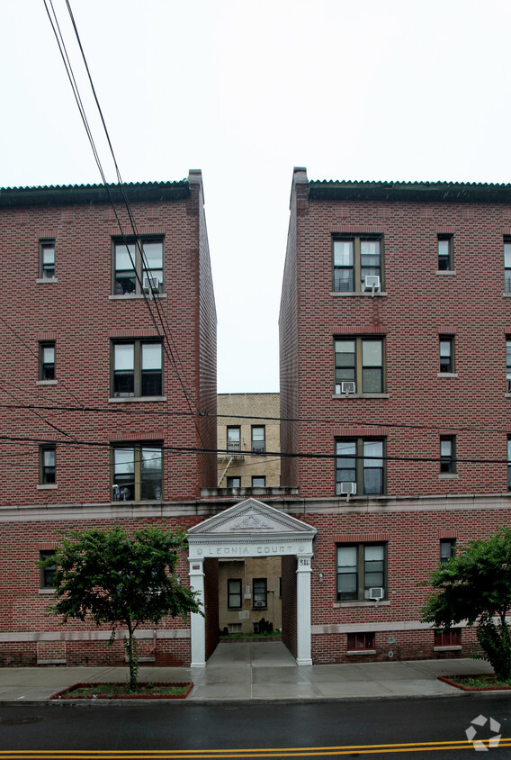 Leonia Court Apartments