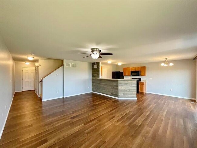 Foto del edificio - 830 Harbor Woods Dr