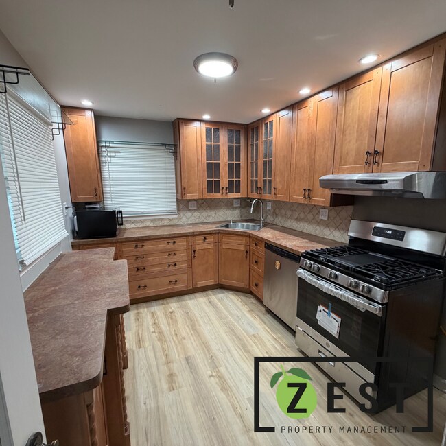 Foto del edificio - Gorgeous 3 BED 1.5 BATH - $1800 OPEN HOUSE 5/4 3-3:30PM