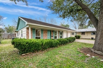Building Photo - 8110 Bob White Dr