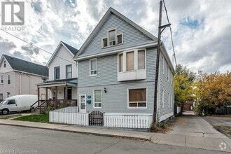 Building Photo - 273 Rosslyn Ave N