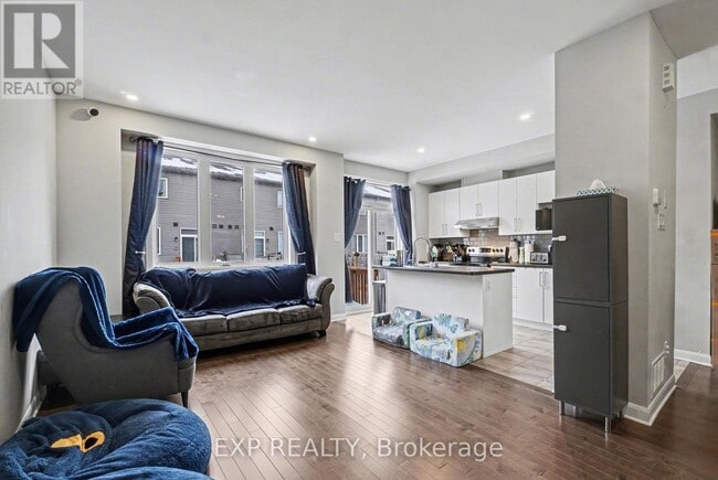 Building Photo - 155 Gardenpost Ter