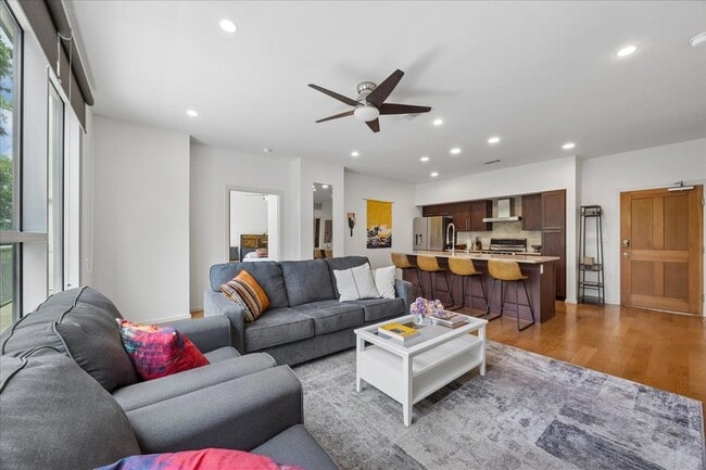 Foto del edificio - 1600 Barton Springs Rd