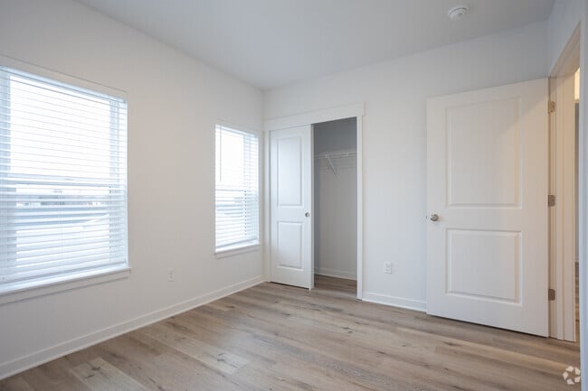 3 BR, 3 BA - 1120 SF - Elmwood Lake Apartments