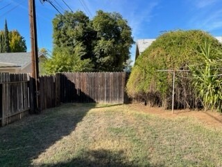 Large fenced backyard - 2105 Porter Way