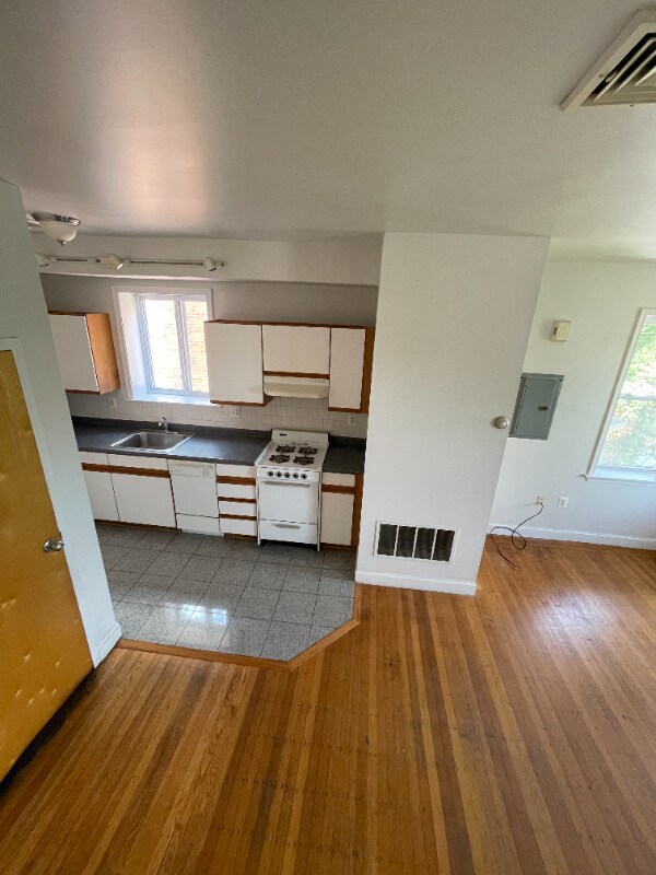 Building Photo - 4608 Spruce St