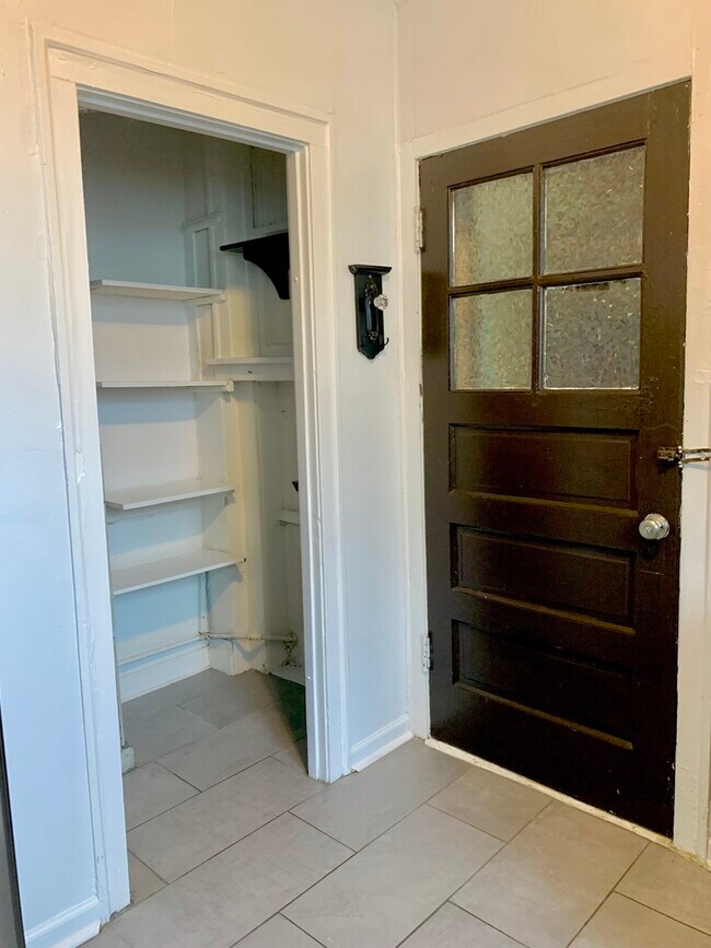 Foto del edificio - 2807 N Springfield Ave