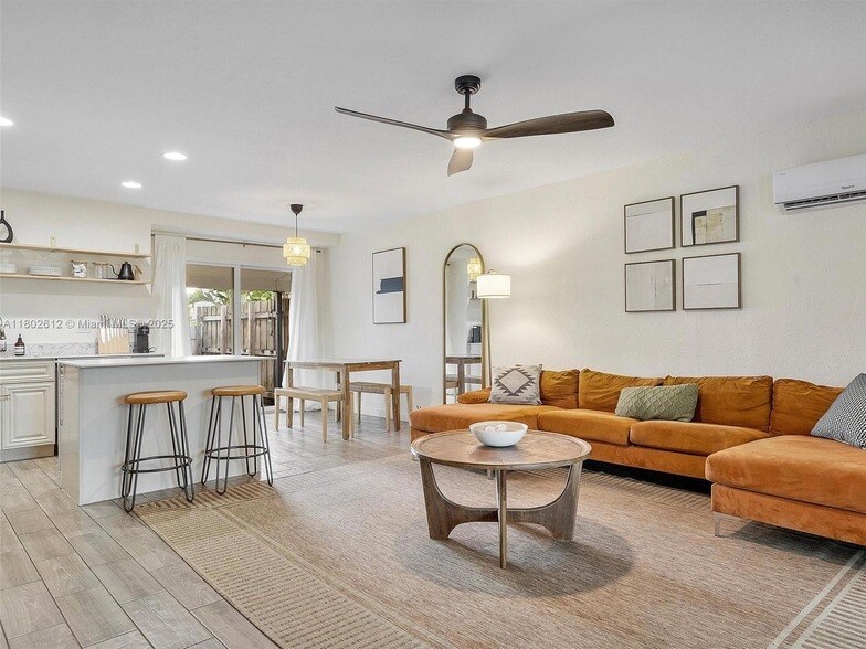 Photo - 300 SW 23rd Street Unit 1