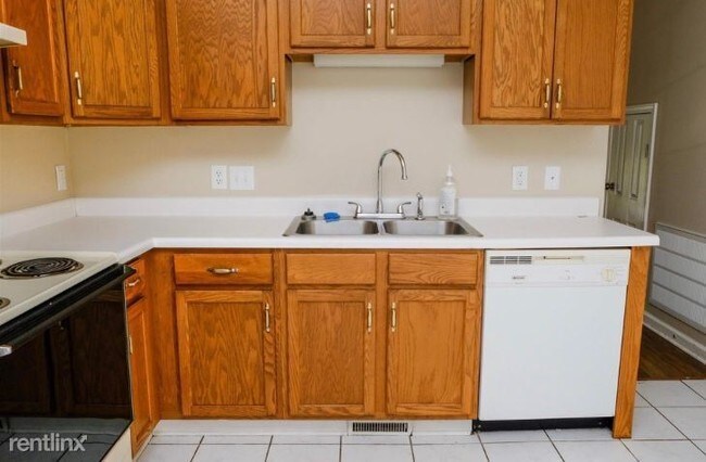 Building Photo - 2 br, 1.5 bath Apartment - 202 CEMETERY AVE
