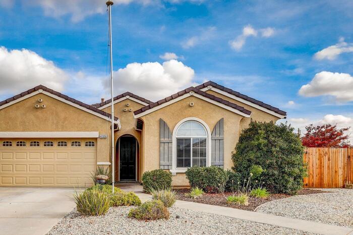 Primary Photo - Beautiful Single Story 4 Bedroom Located i...