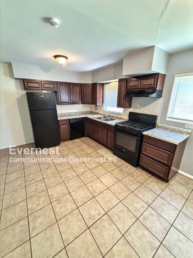 Building Photo - 9732 Glen Owen Dr