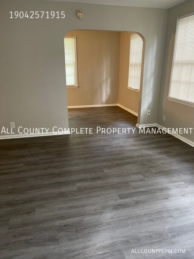 Building Photo - 2038 Allandale Cir W
