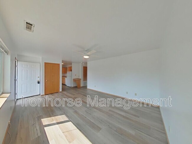 Foto del edificio - 9 Michael Grove Ave