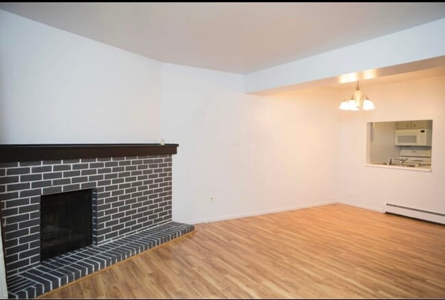 Building Photo - 801 E Drake Rd