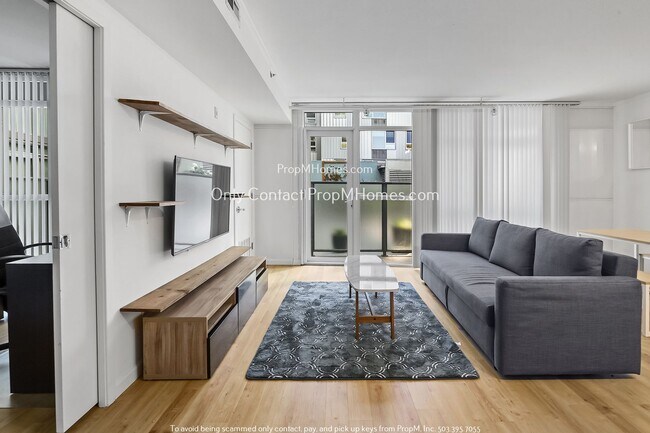 Foto del edificio - Charming Condo with Rooftop Garden and Com...