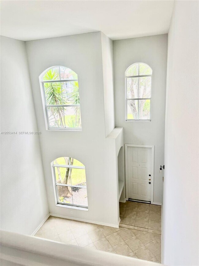 Building Photo - 4946 SW 38th Way