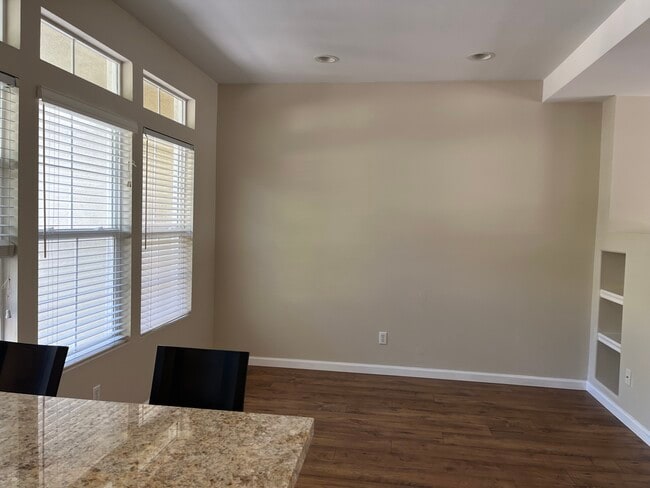 Dining room - 3595 Madison Cmn