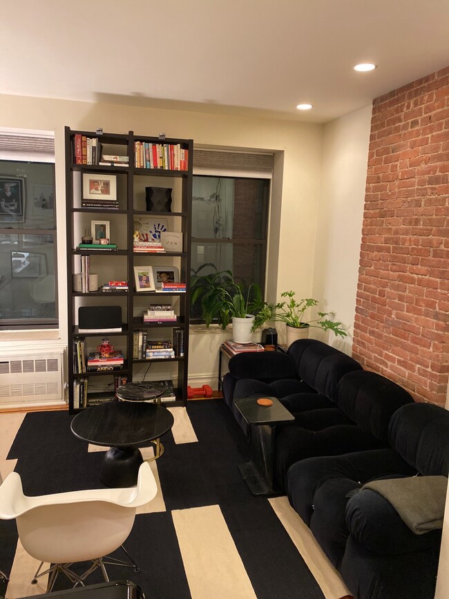 Foto del edificio - 324 E 34th St