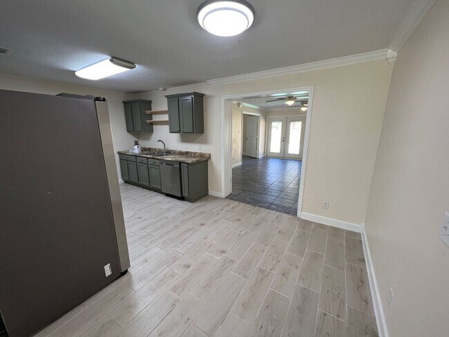 Building Photo - Gulf Breeze - 4 Bedroom,2.5 Bathroom w/ pool