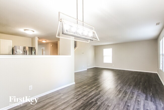 Foto del edificio - 7939 Puckett Ln