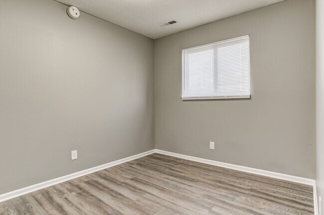 Foto del edificio - Glen Oaks Apartments