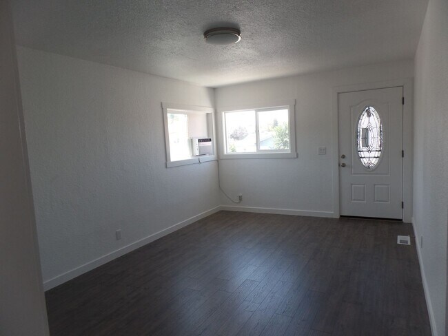 Building Photo - 2 + Bedroom / 1 1/4 Bath Home in Rodeo