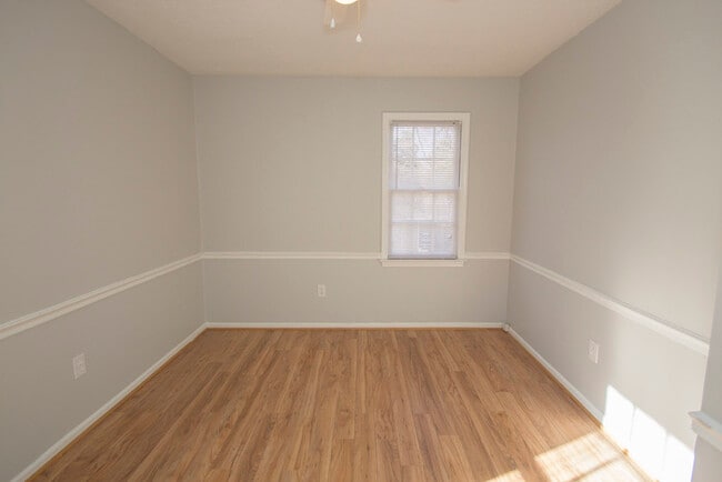 Foto del edificio - 135 Kenton Dr