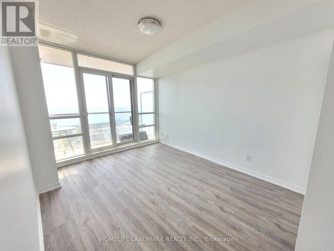 Photo du bâtiment - 604-2240-2240 Lake Shore Blvd W