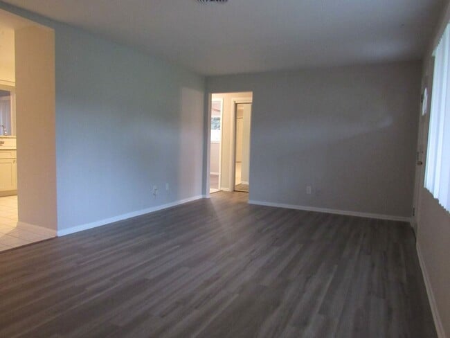 Building Photo - 3 br, 2 bath House - 2082 VALLEY DRIVE