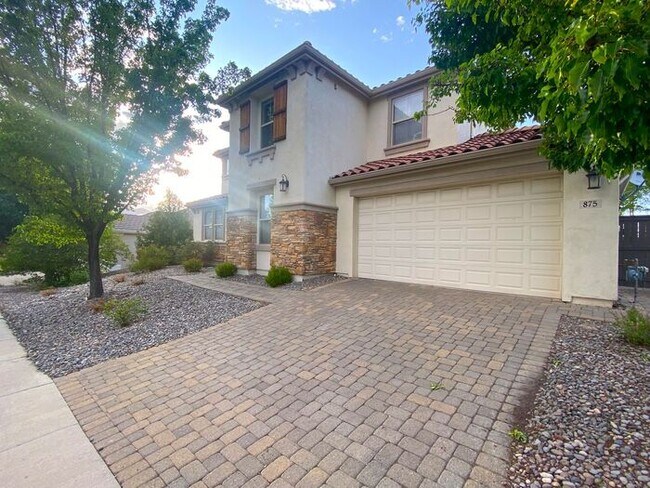Building Photo - Top of the Hill - Gorgeous 5 Bedroom 3 Bath Reno House 3,160 sf