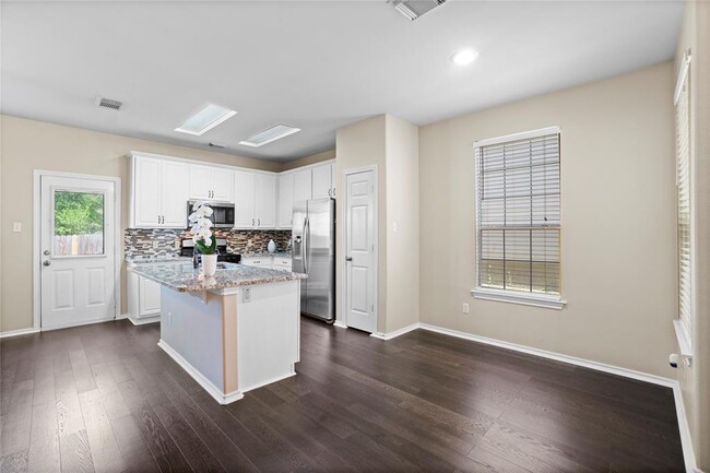 Building Photo - 15 Blue Creek Pl
