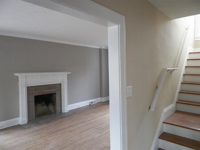 Building Photo - 2624 S Taylor Rd