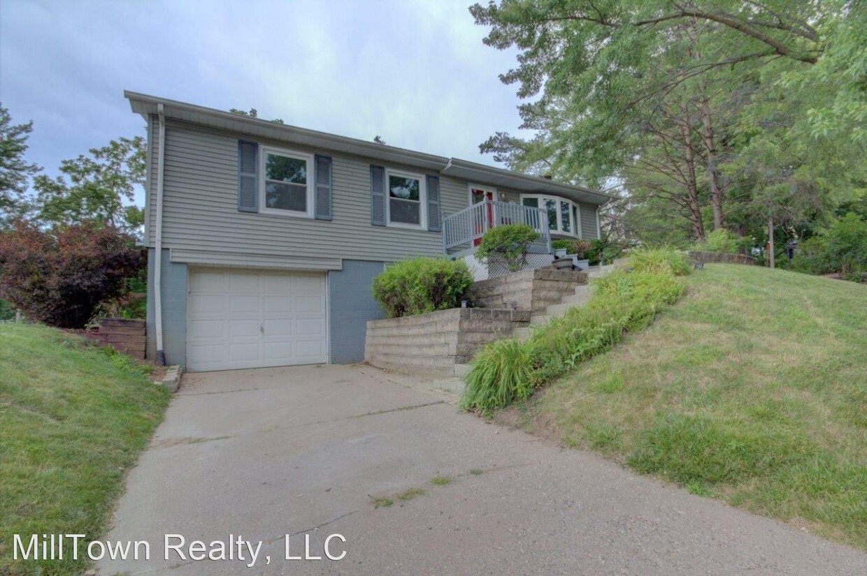 Primary Photo - 4 br, 2 bath House - 730 16th St.