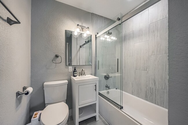 Foto del edificio - 6358 Brooks Dr