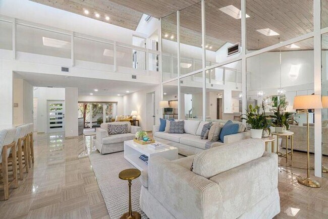 Foto del edificio - 6110 N Ocean Blvd