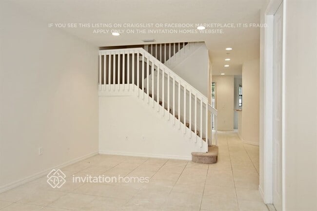 Building Photo - 627 NE 35th Ave