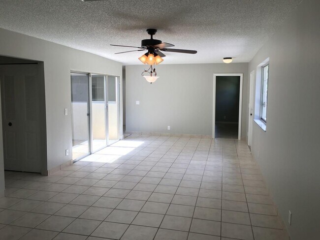 Building Photo - 4762 NW 6th Ct