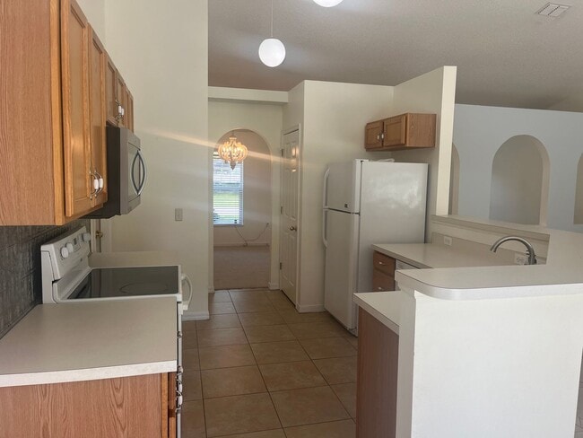 Building Photo - Beautiful Home with Spacious backyard