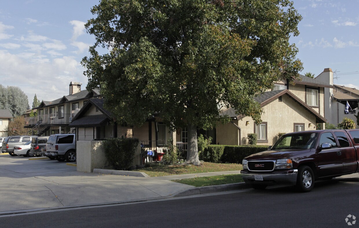 Foto principal - 141 W Olive Ave