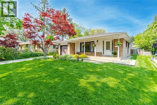 Building Photo - 1093 Parthia Crescent