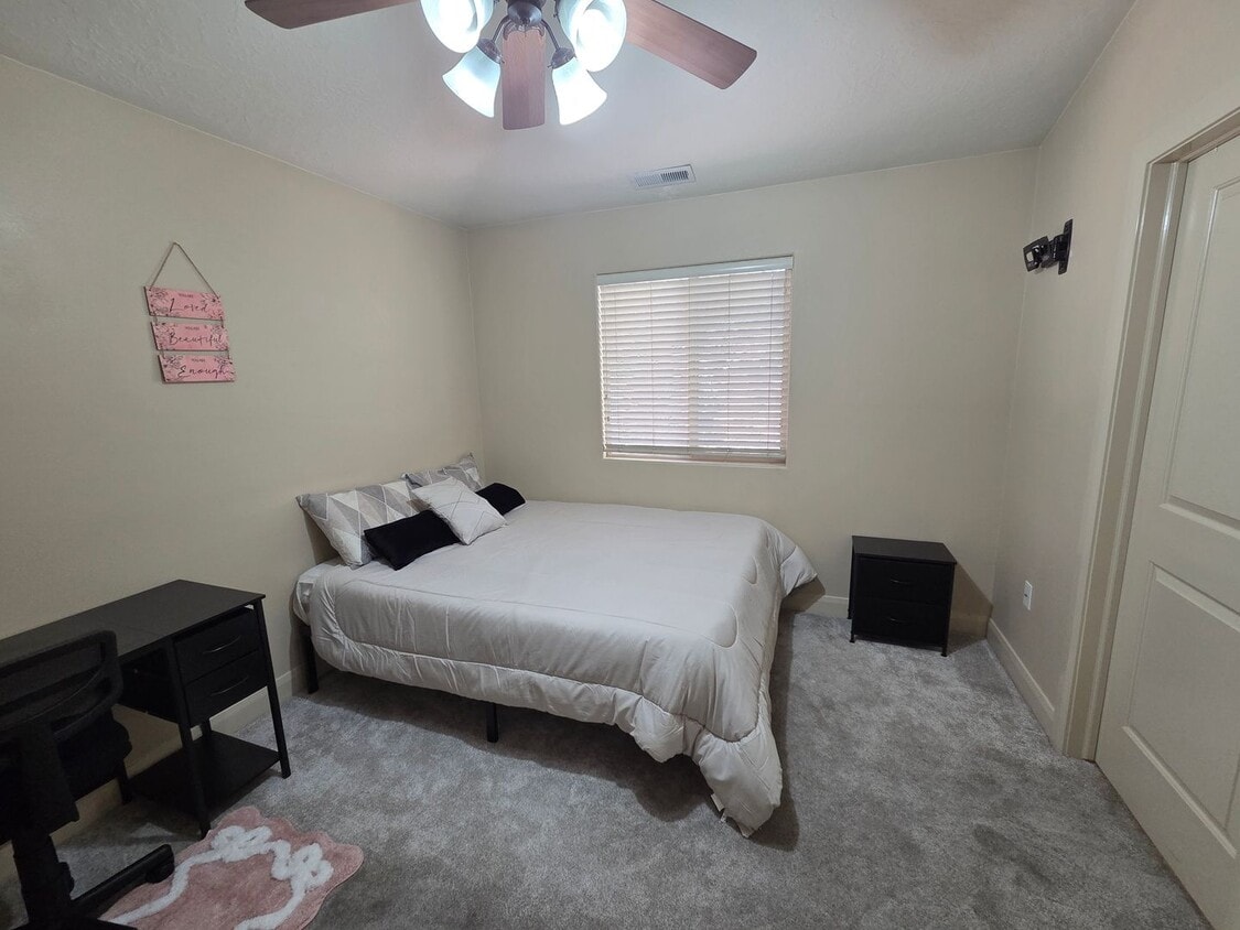 Primary Photo - FURNISHED Famale Roomate Opportunity