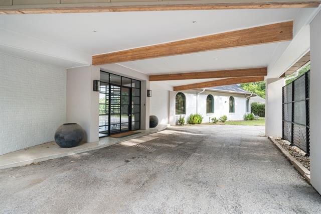 Foto del edificio - 8542 Meadowbrook Dr