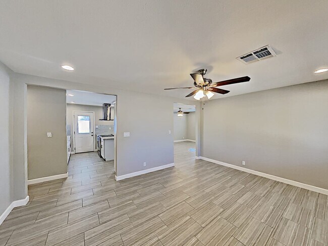 Building Photo - 23 E Pierce St