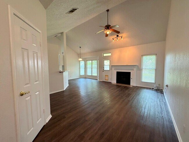 Foto del edificio - 16404 Edgemere Dr
