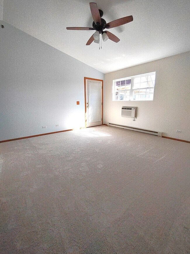 Foto del edificio - 430 Cunat Blvd