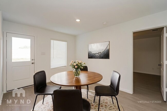 Building Photo - 2660 Mistwood Dr