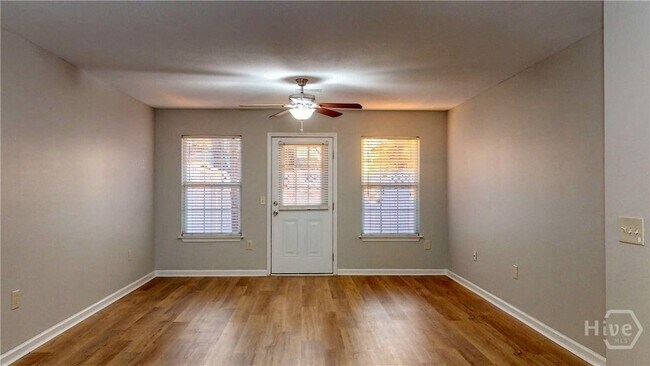 Foto del edificio - 5028 Winfield Dr