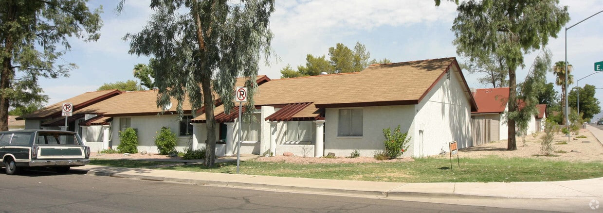 Primary Photo - 906 N Stapley Dr