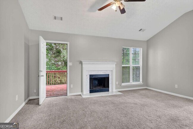 Foto del edificio - 5470 Twin Lakes Dr